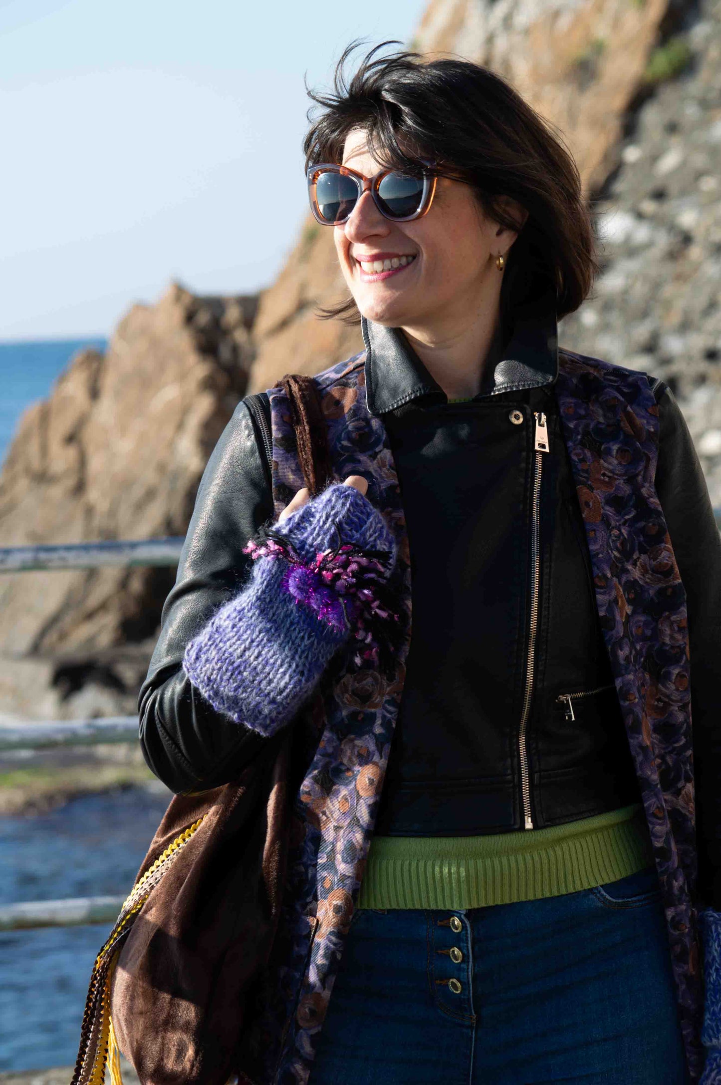 Gilet in velluto a costine sottili a fiori viola e del marrone - Corduray velvet waistcoat floral patterned in shades of purple and brown