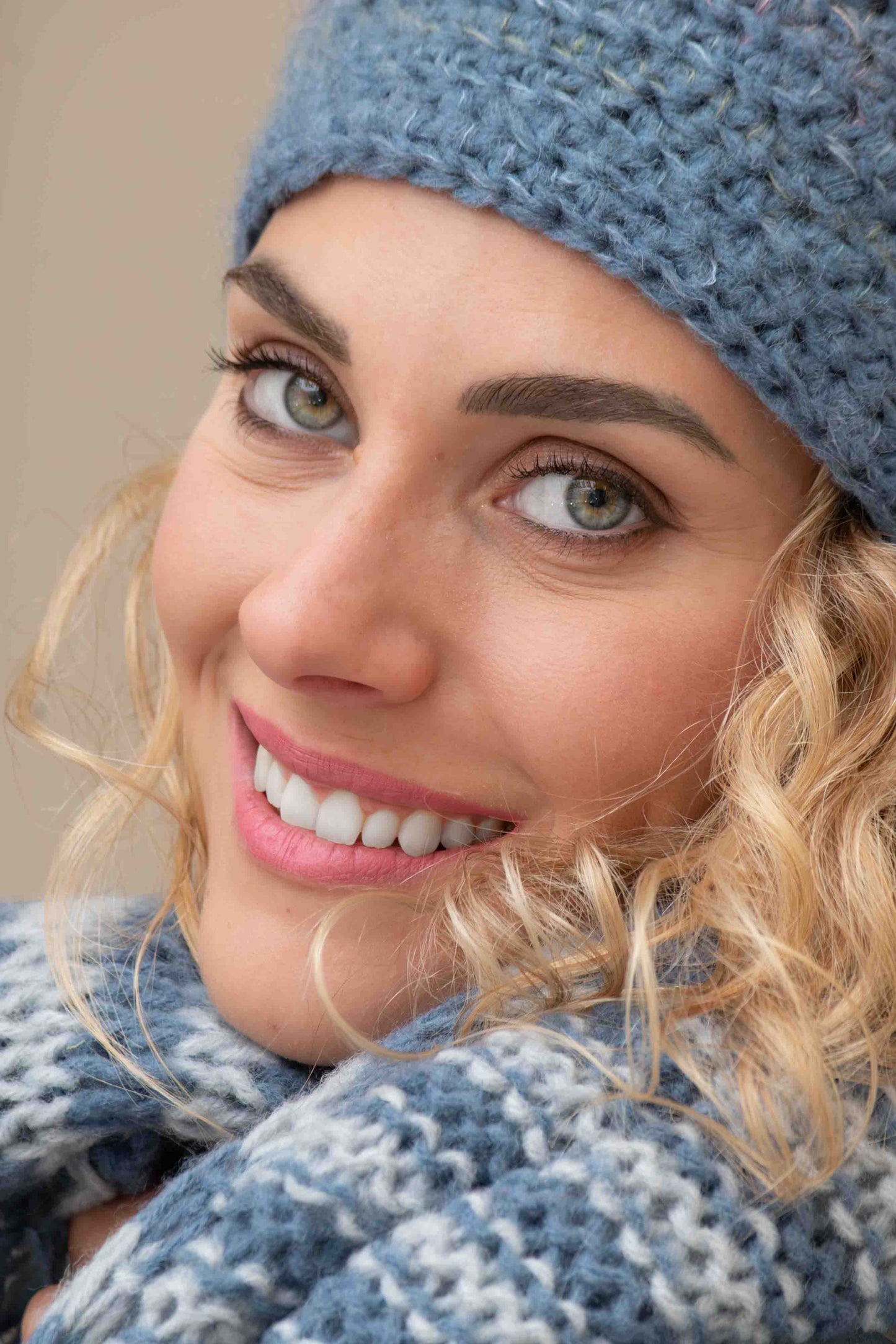 Berretto basco color azzurro polvere lavorato a crochet - Powder blue crocheted Basque hat