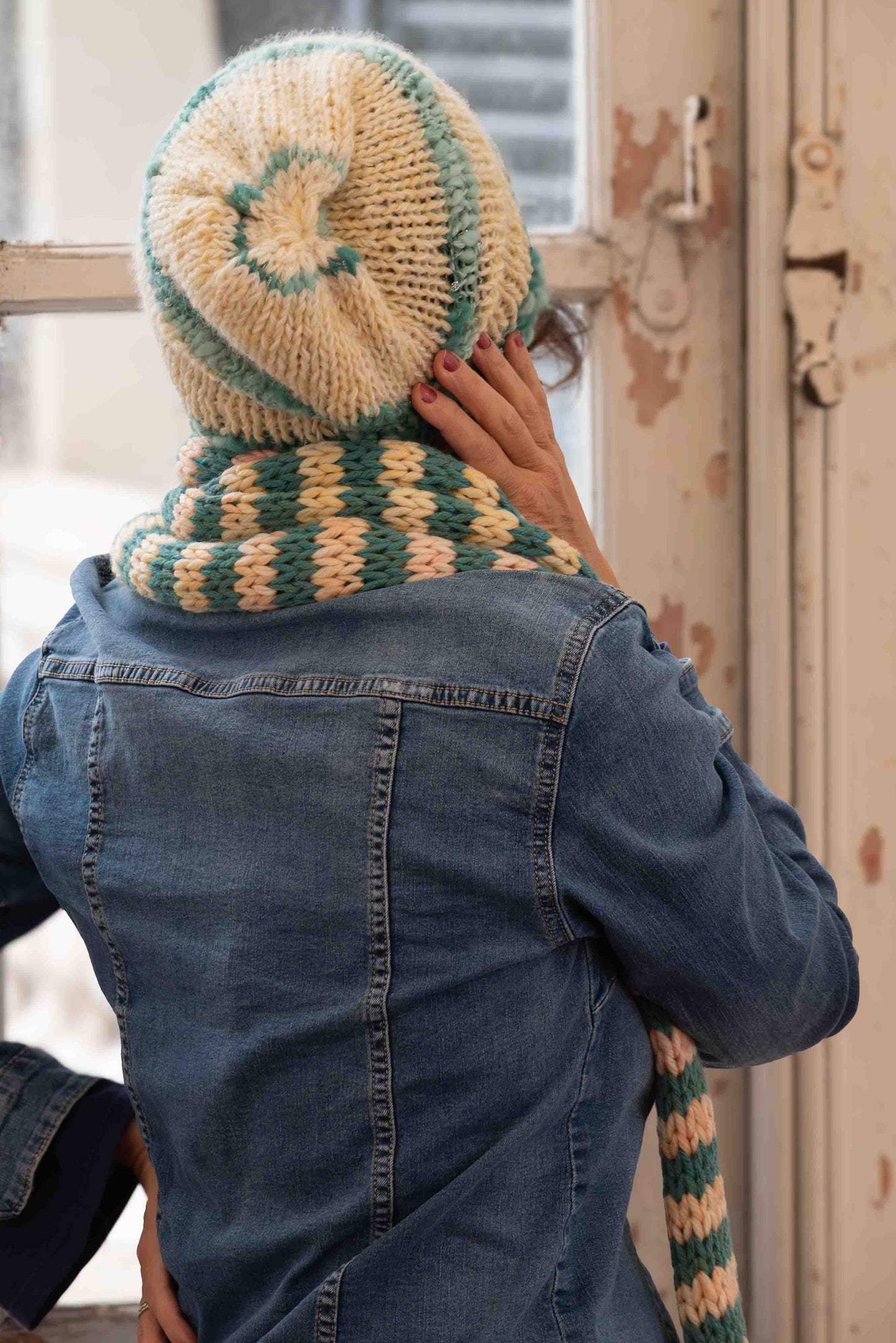 Berretto in lana color bianco latte e acquamarina lavorata a tricot - Milky withe and aquamarine wool knitted hat