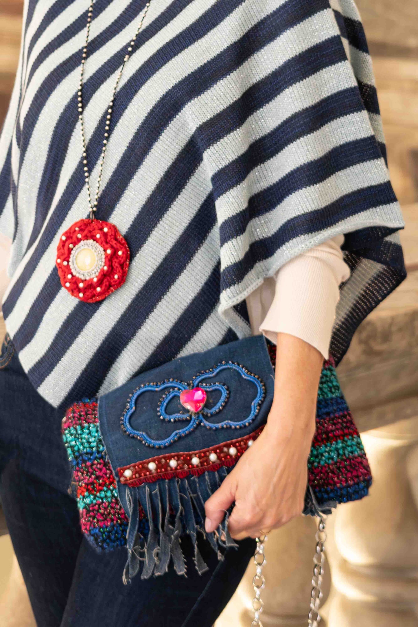 Borsa pochette crochet in lana con patella in jeans - Crocheted wool clutch bag with denim flap