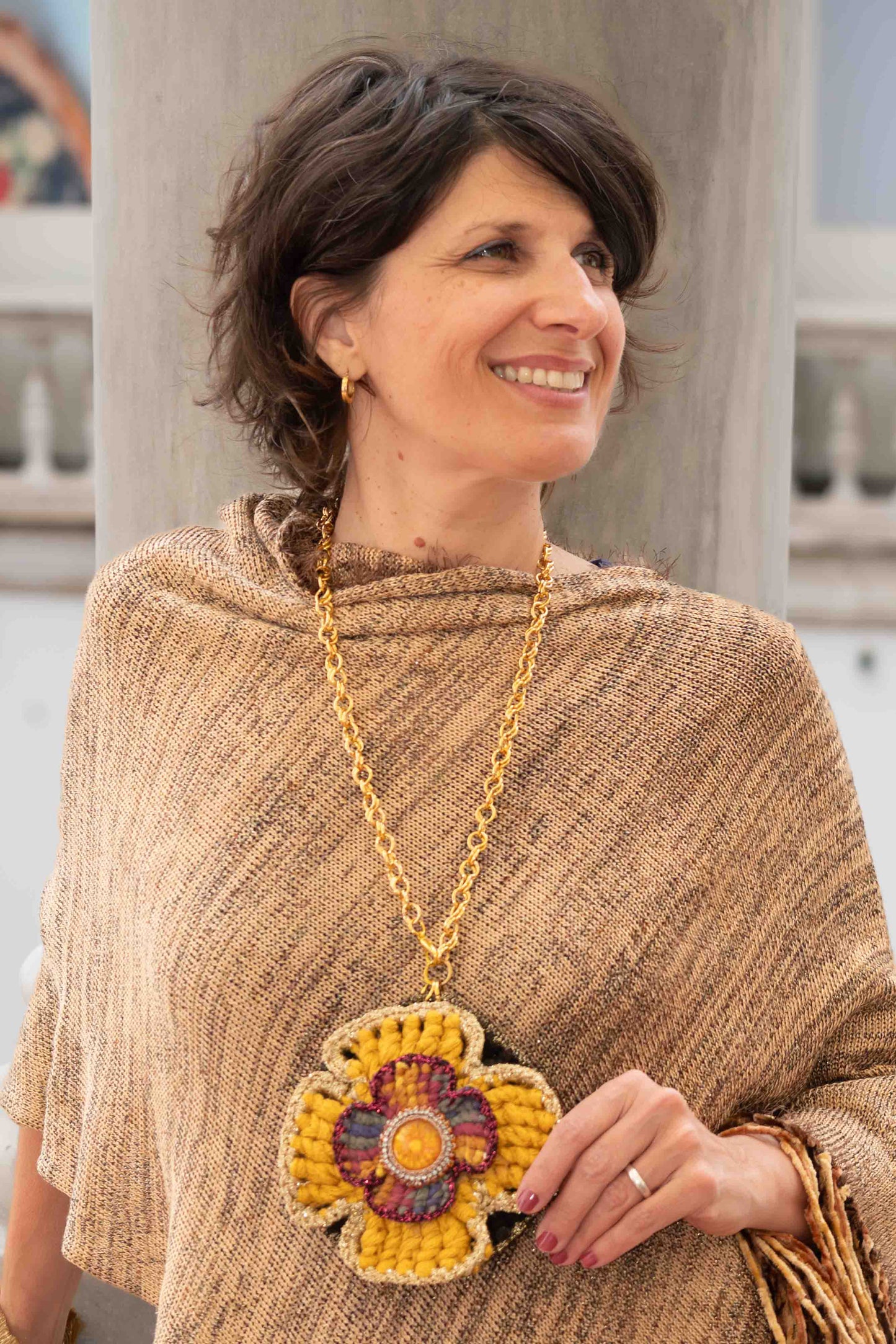 Collana con ciondolo a 3 fiori lavorati a crochet - Necklace with 3 crocheted flowe pendant