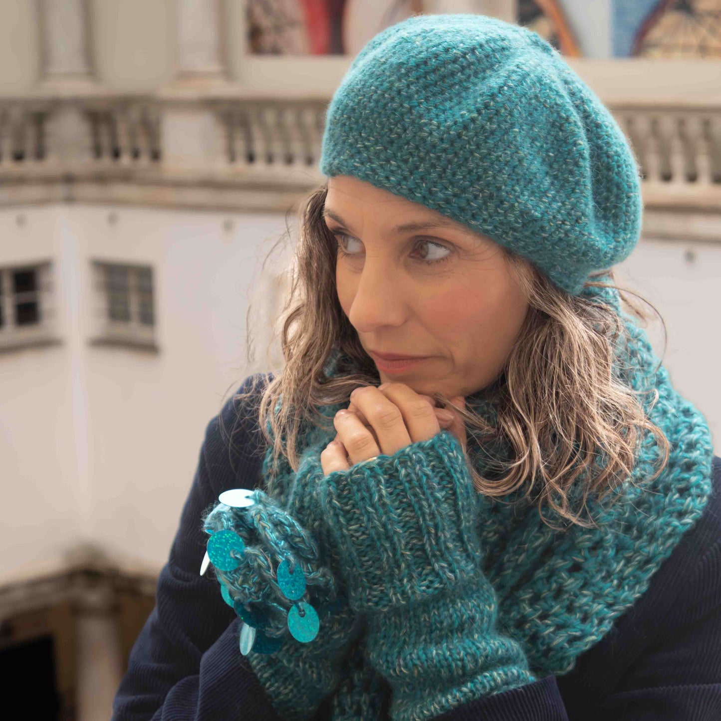 Berretto basco in lana color ottanio lavorata a crochet - Crocheted blue-teal wool Basque hat