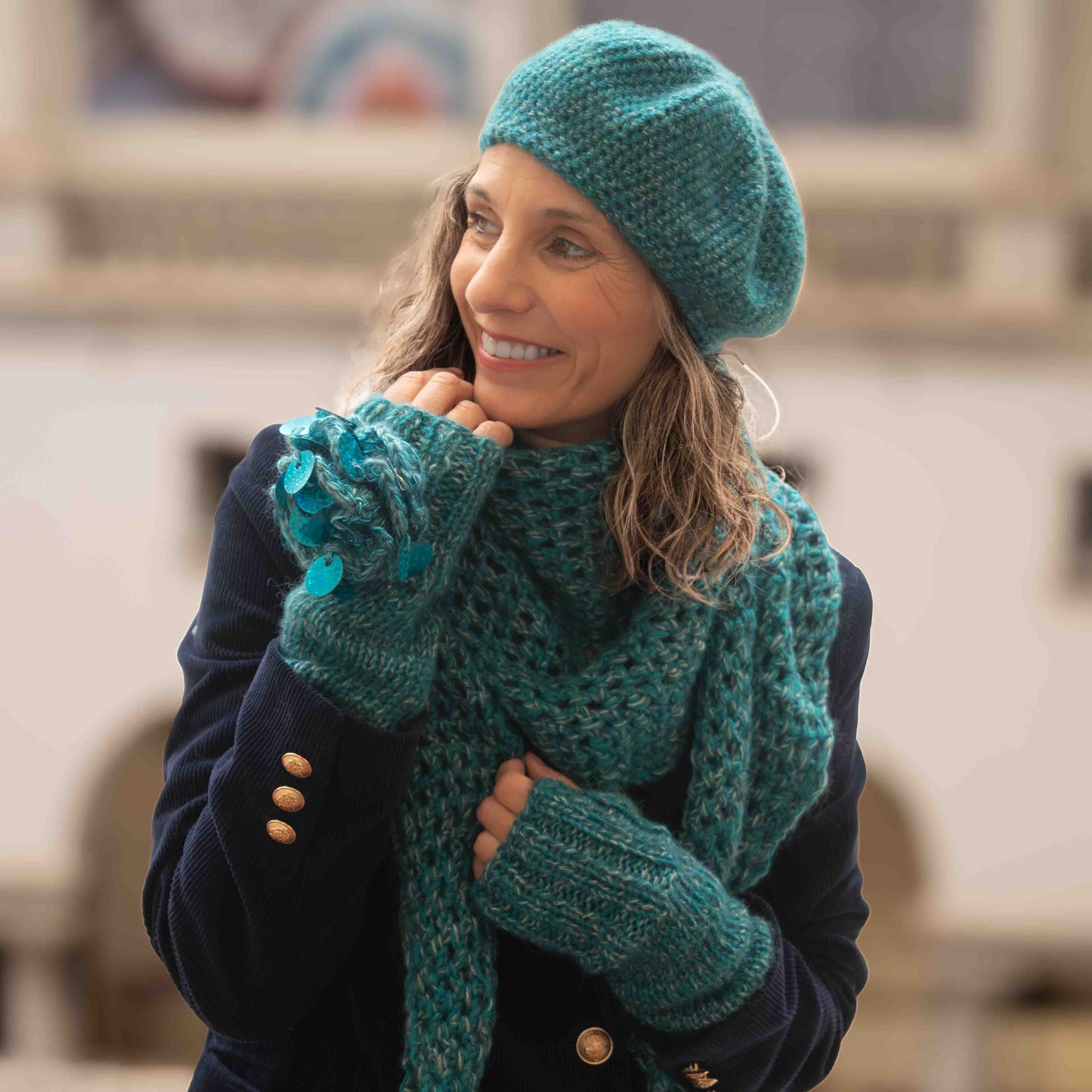 Berretto basco in lana color ottanio lavorata a crochet - Crocheted blue-teal wool Basque hat