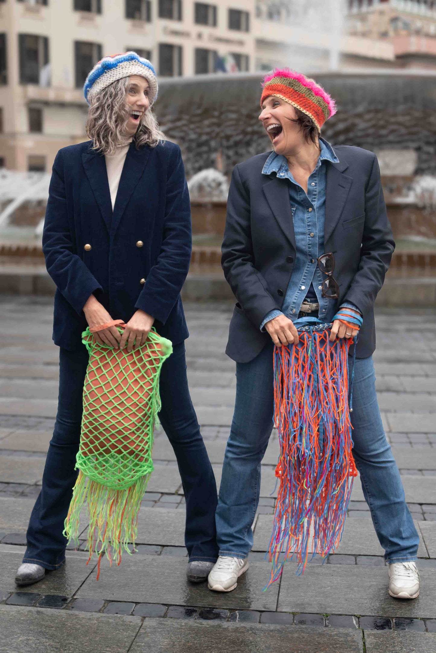 Sacca crochet in lana con frange e fodera in seta - Wool crocheted bag with fringes and silk lining