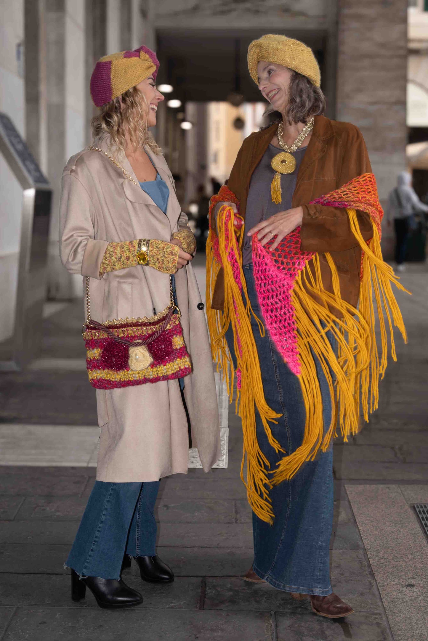 Pochette in lana lavorata a crochet a righe rosse e gialle - Red and yellow striped crocheted clutch bag
