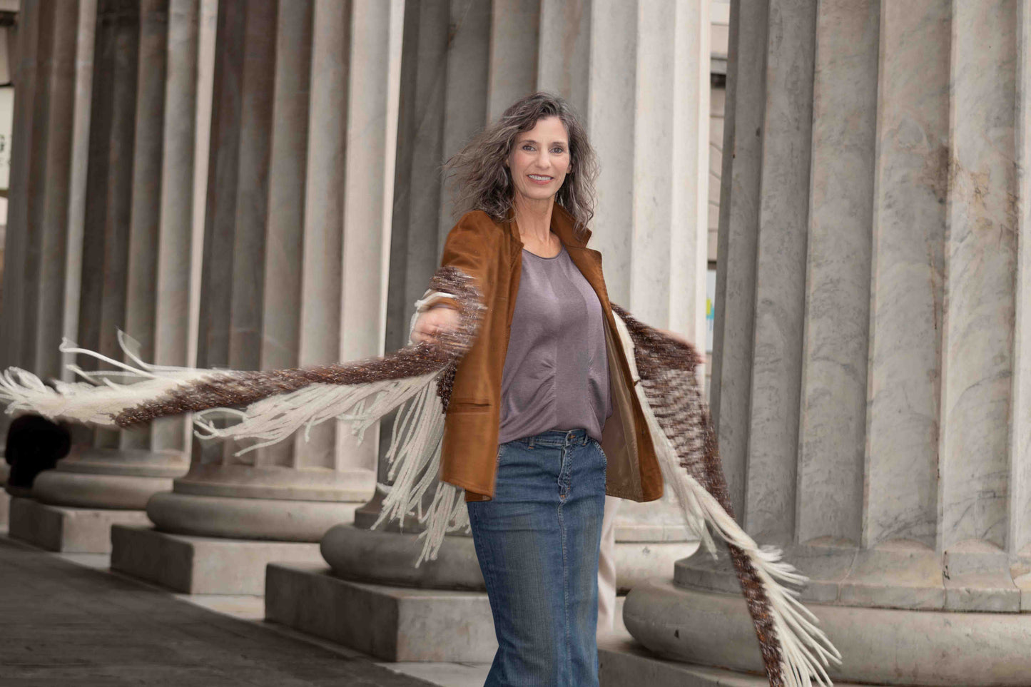 Scialle in ciniglia e m/lana sui toni del marrone - Chenile and wool blended shawl in brown shades