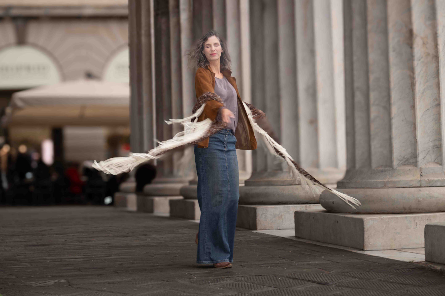 Scialle in ciniglia e m/lana sui toni del marrone - Chenile and wool blended shawl in brown shades