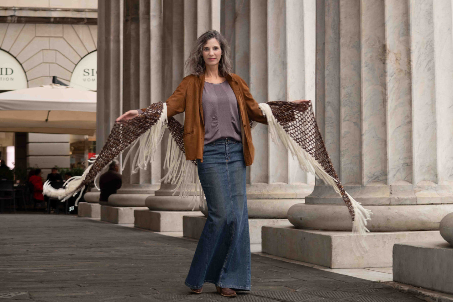 Scialle in ciniglia e m/lana sui toni del marrone - Chenile and wool blended shawl in brown shades