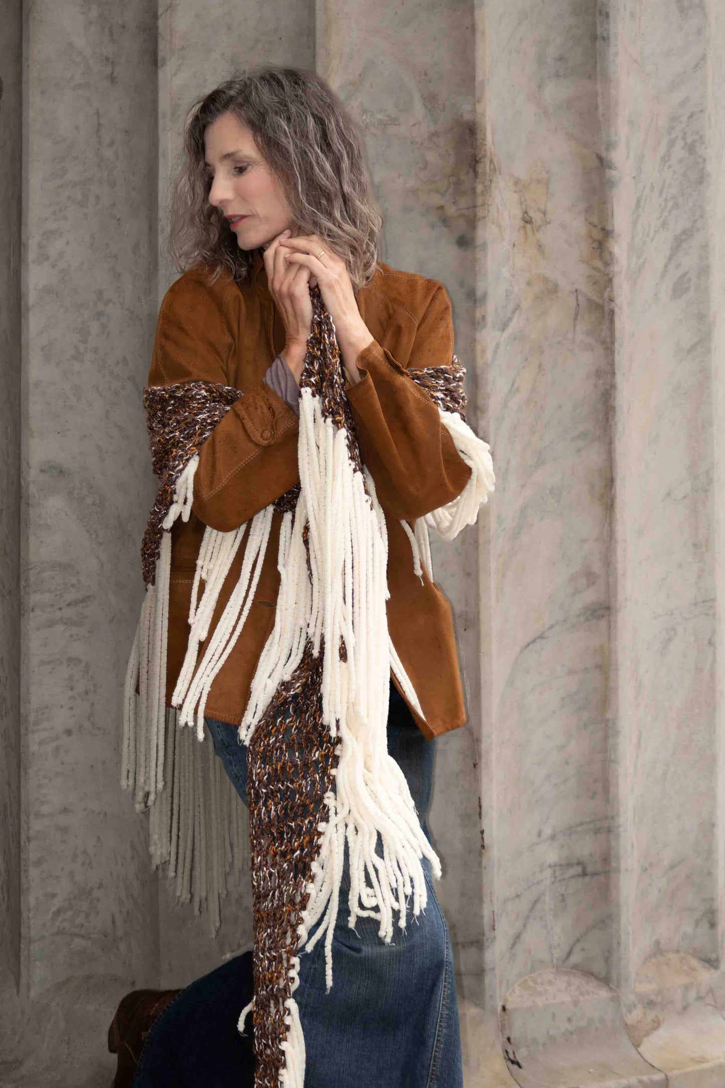 Scialle in ciniglia e m/lana sui toni del marrone - Chenile and wool blended shawl in brown shades