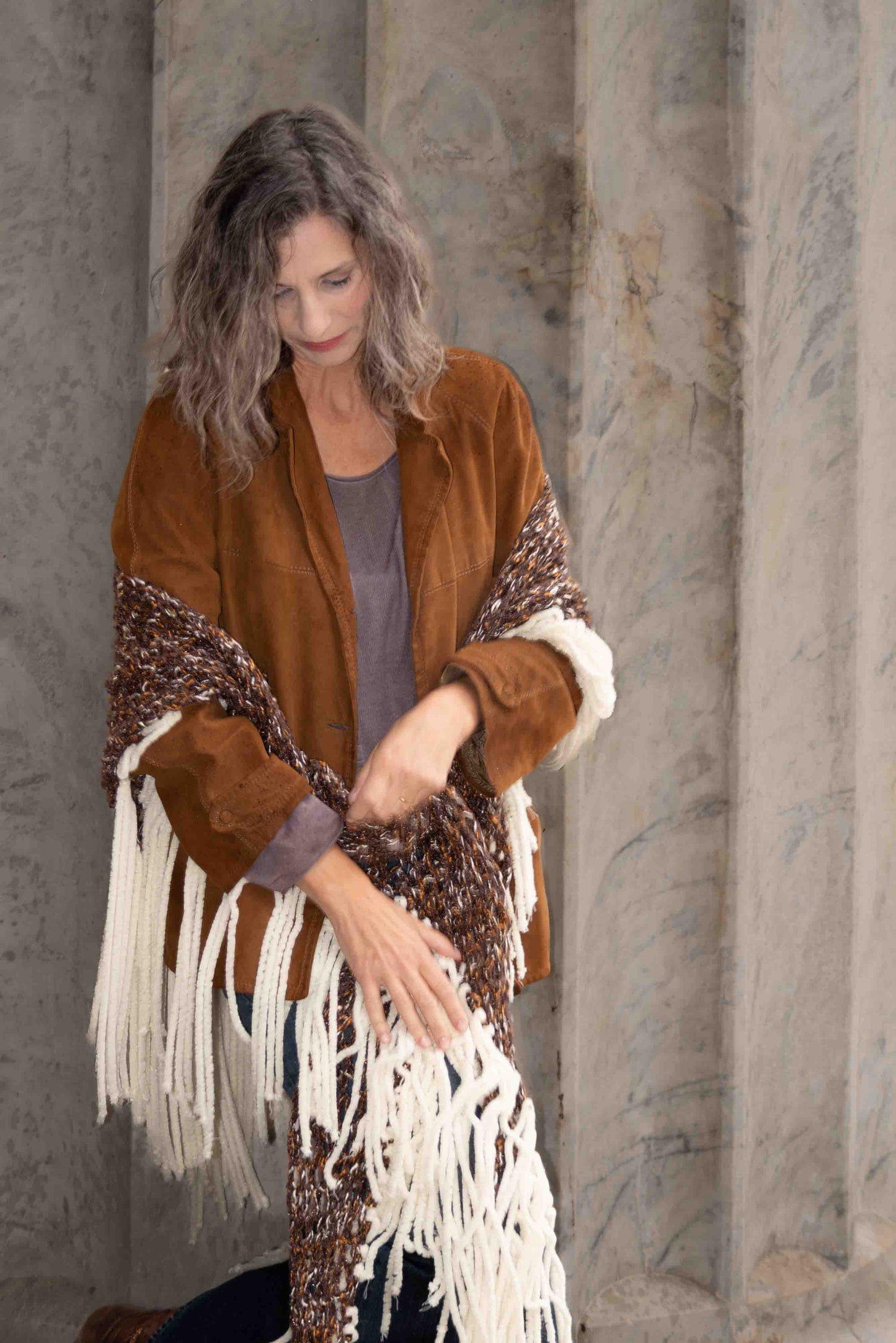 Scialle in ciniglia e m/lana sui toni del marrone - Chenile and wool blended shawl in brown shades