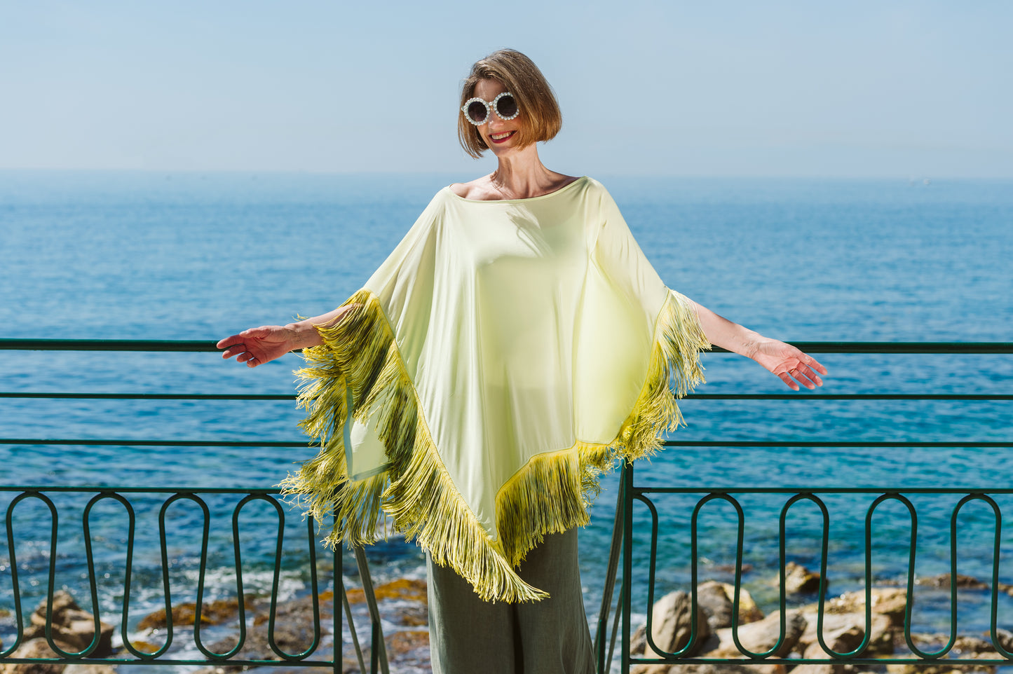 Poncho in seta verde lime con frange - Silk green lime poncho with fringes