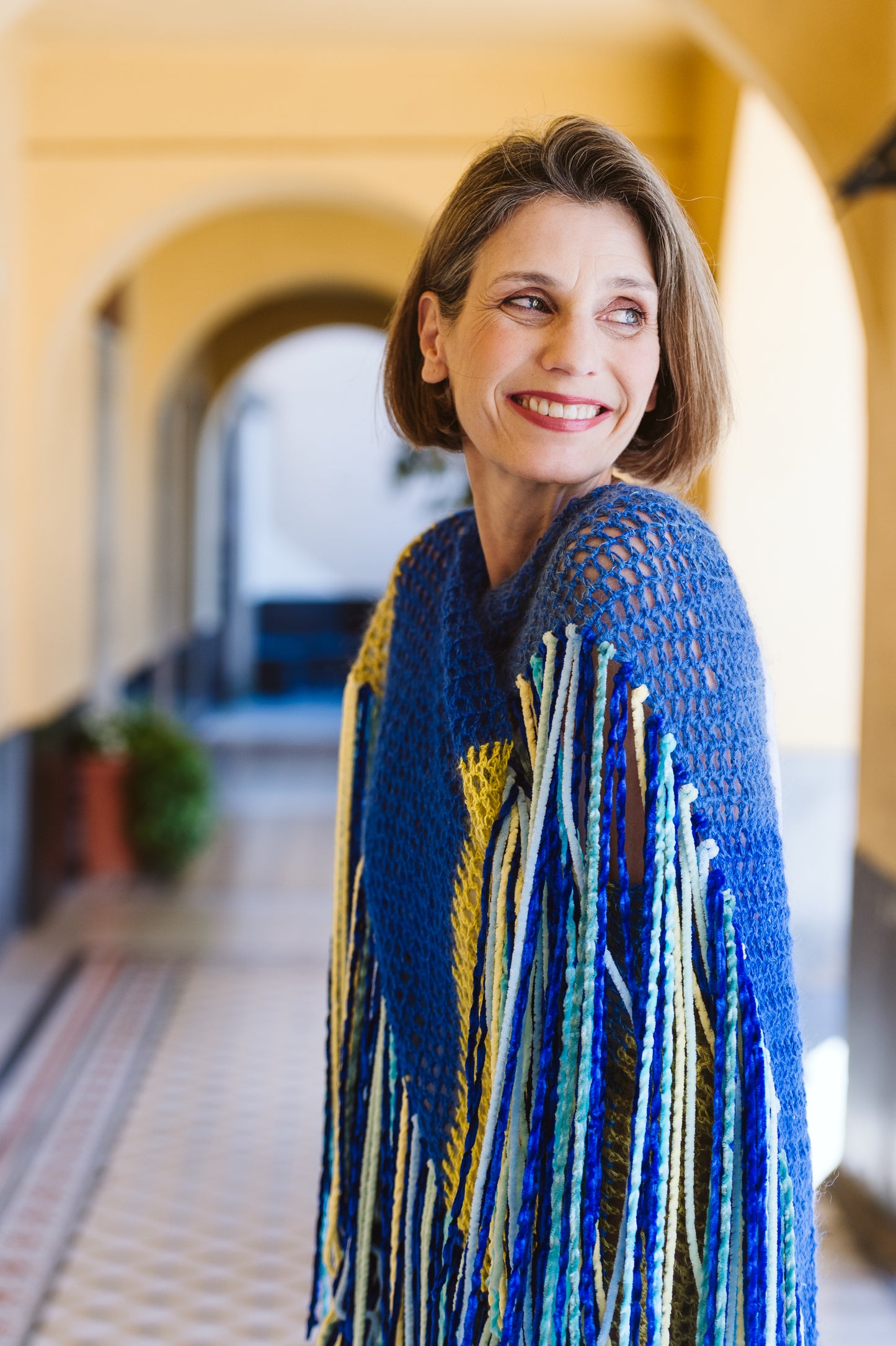Scialle con frange - Big shawl, crocheted, with fringes