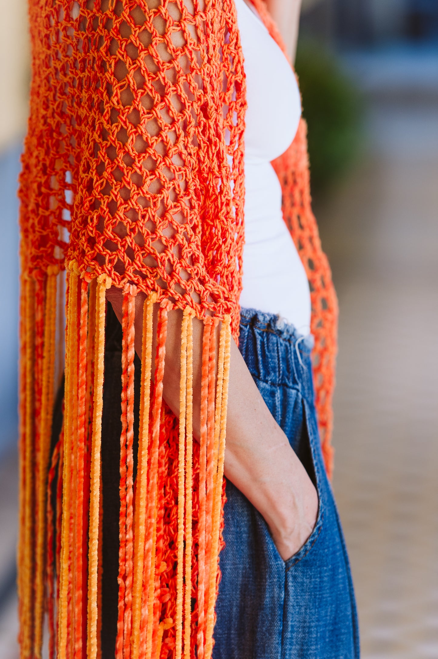 Scialle arancione lavorato a crochet - Oorange yarns crocheted shawl