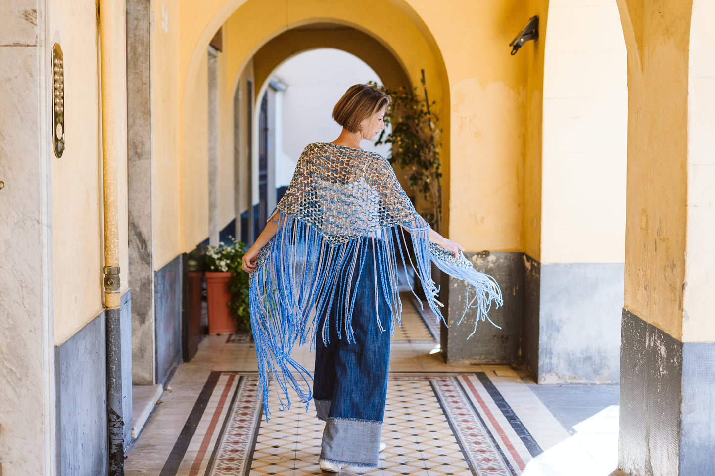 Scialle in cotone lavorato a crochet - Cotton yarn shawl crocheted