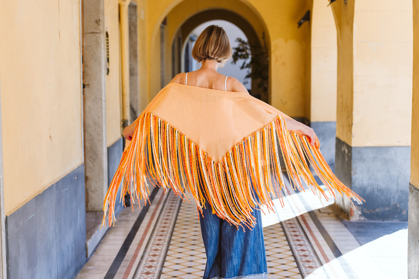 Scialle in cotone color pesca con frange - Peach color cotton shawl with fringes