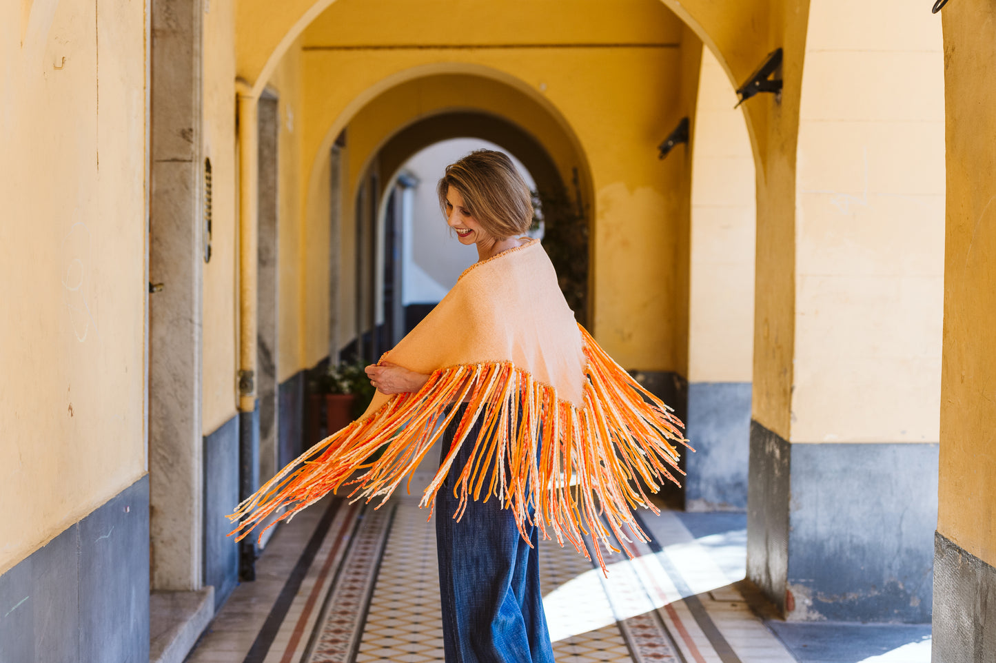 Scialle in cotone color pesca con frange - Peach color cotton shawl with fringes