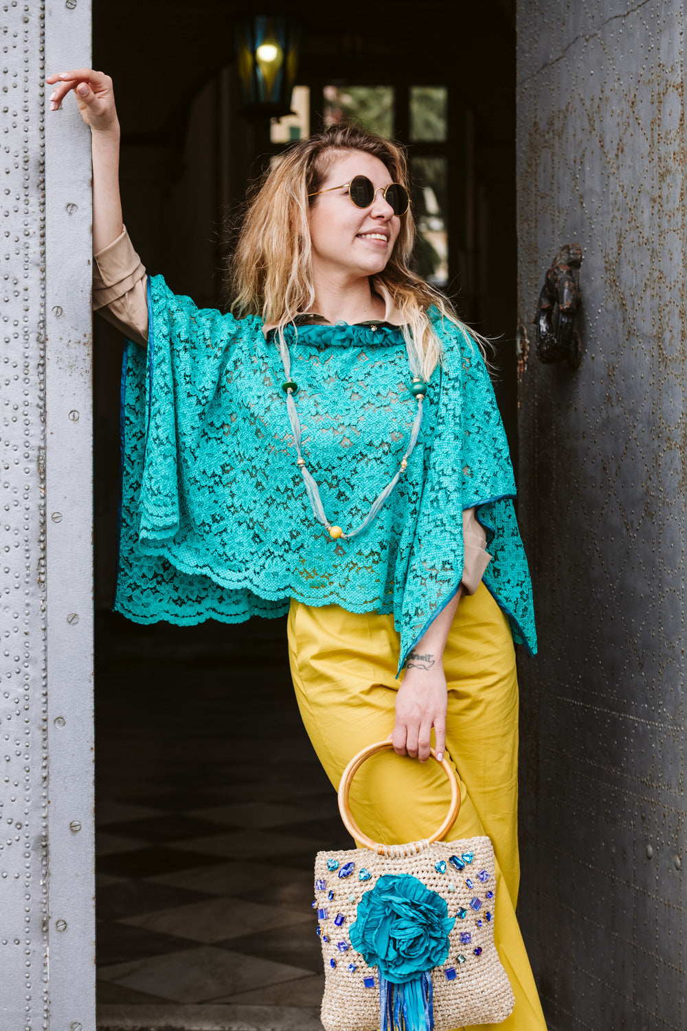 Poncho in pizzo verde smeraldo - Emerald green embossed lace poncho