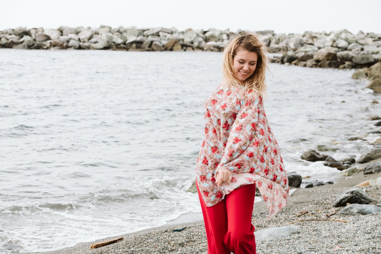 Poncho in jersey fantasia floreale in rilievo - Jersey poncho with embossed floral pattern