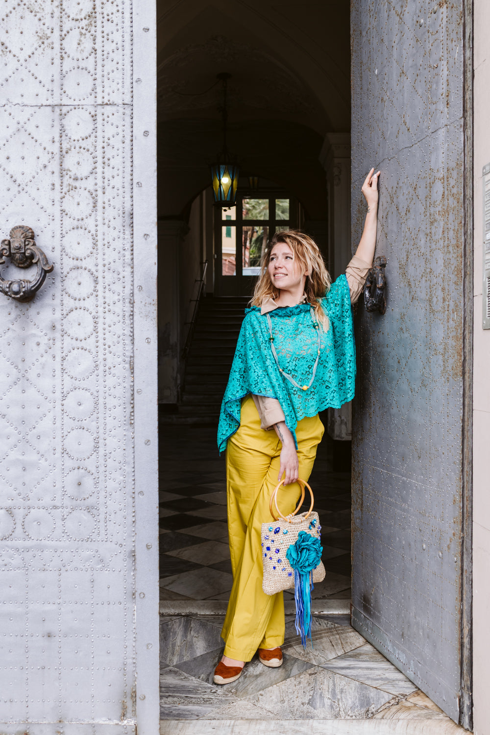 Poncho in pizzo verde smeraldo - Emerald green embossed lace poncho