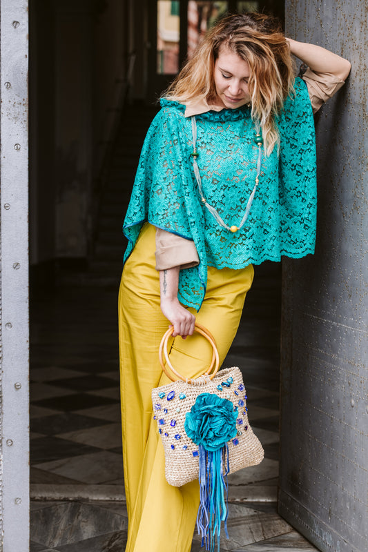 Poncho in pizzo verde smeraldo - Emerald green embossed lace poncho