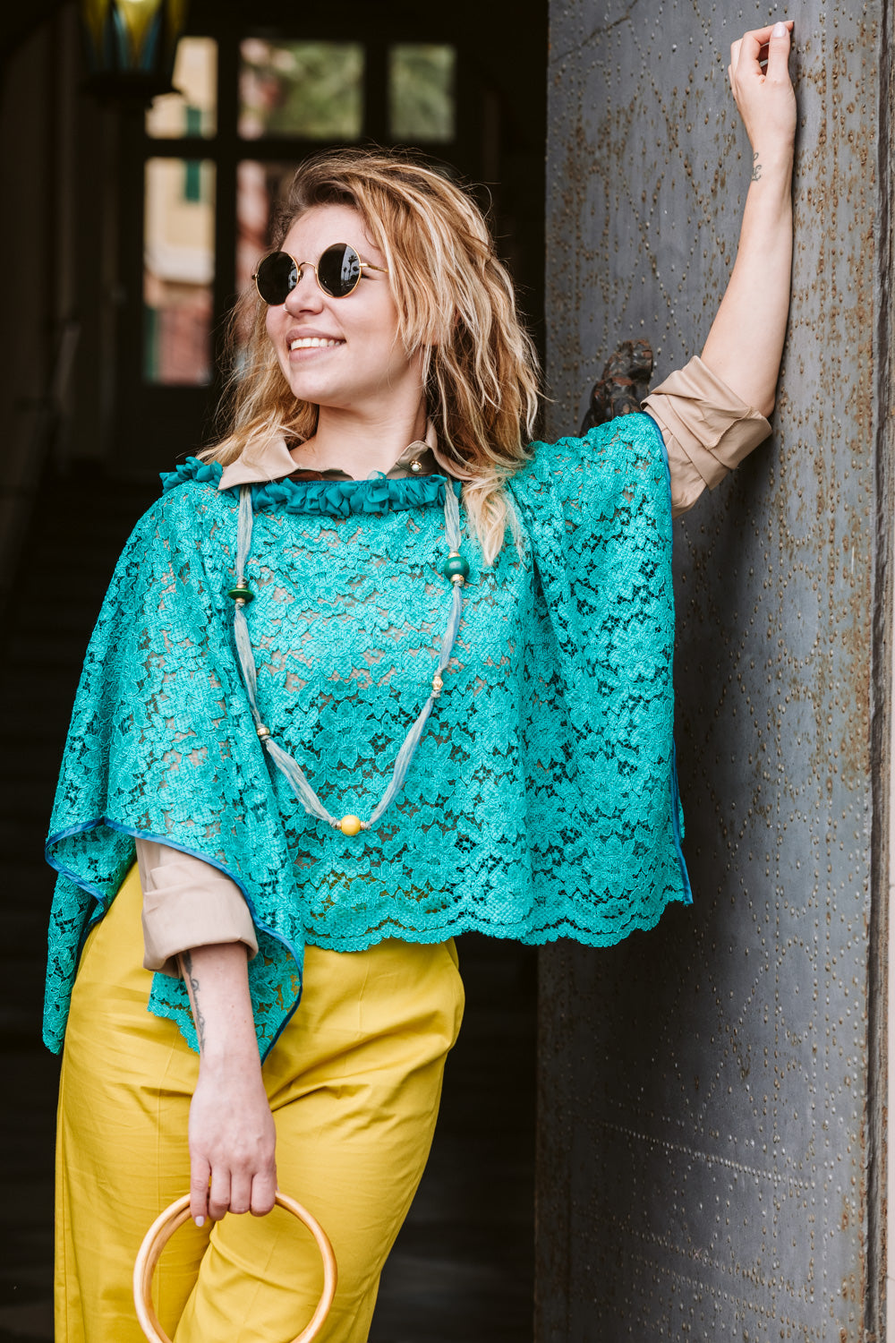 Poncho in pizzo verde smeraldo - Emerald green embossed lace poncho