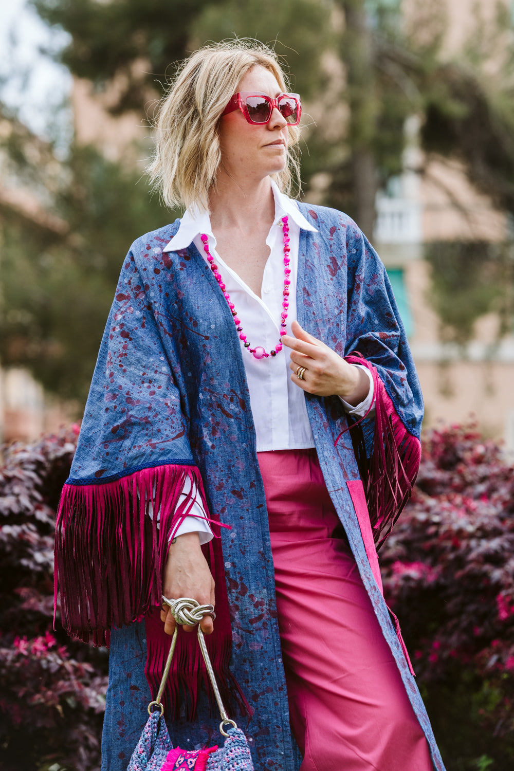 Kimono in lino denim con frange in suede ciclamino - Denim linen kimono with cyclamen suede fringes
