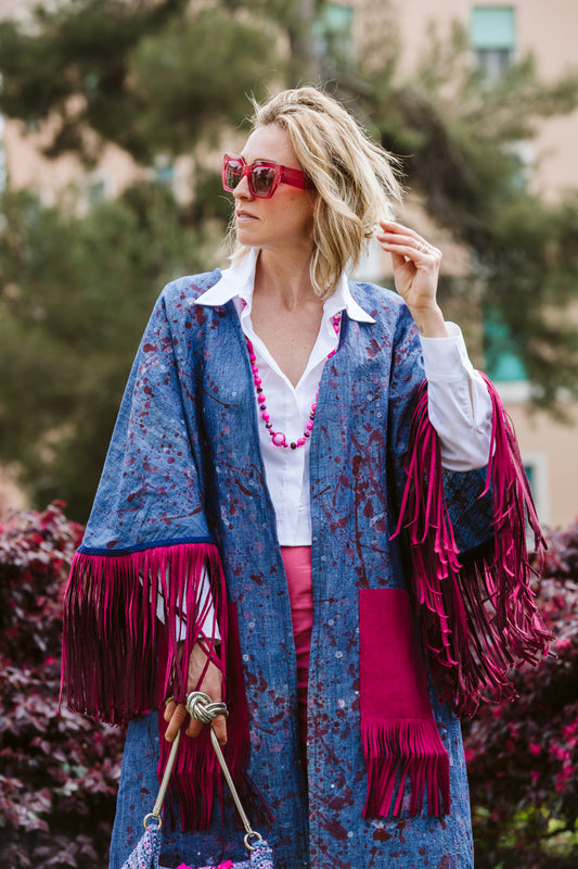 Kimono in lino denim con frange in suede ciclamino - Denim linen kimono with cyclamen suede fringes