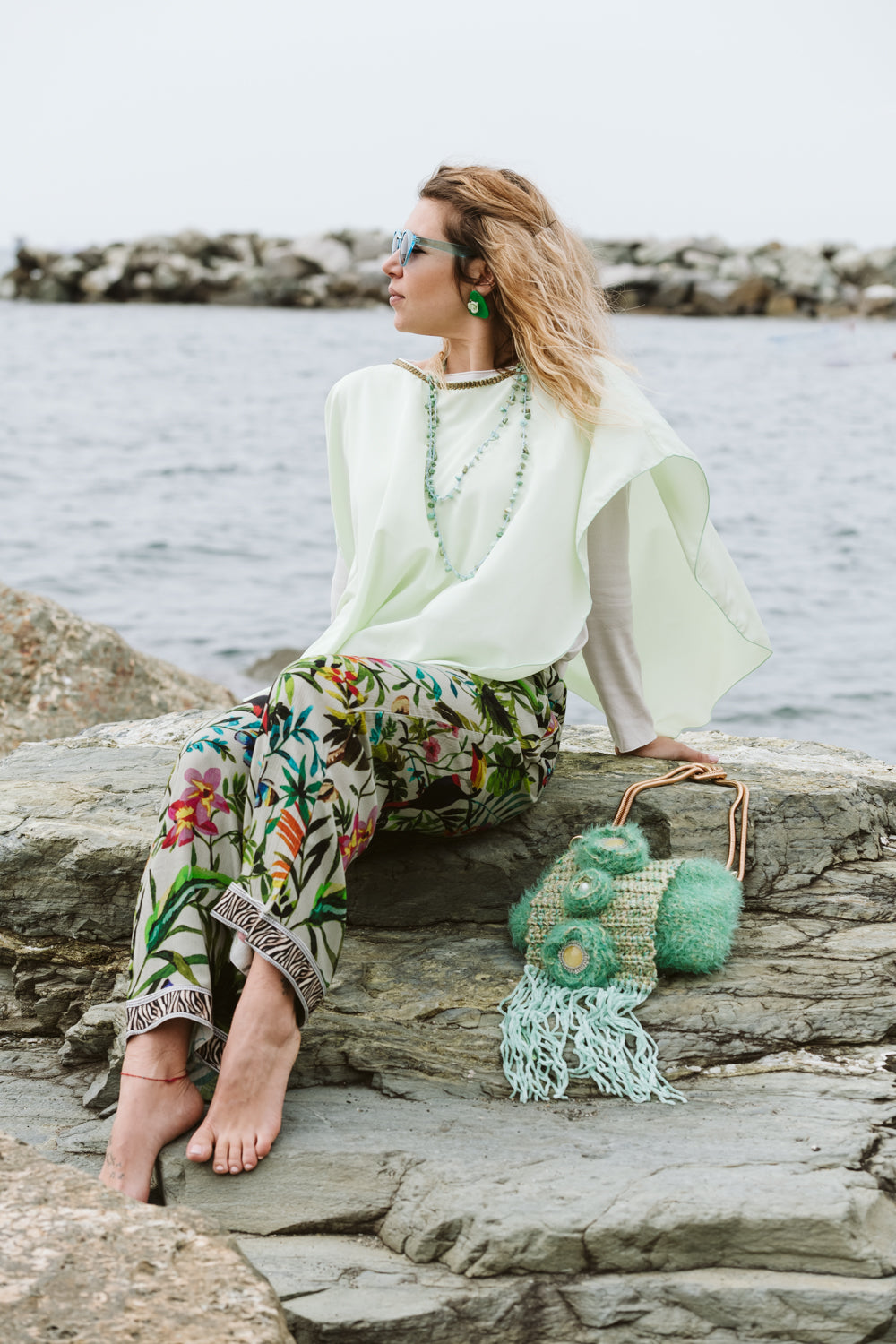 Poncho in tessuto leggero color latte menta - Slight fabric poncho in milk mint color