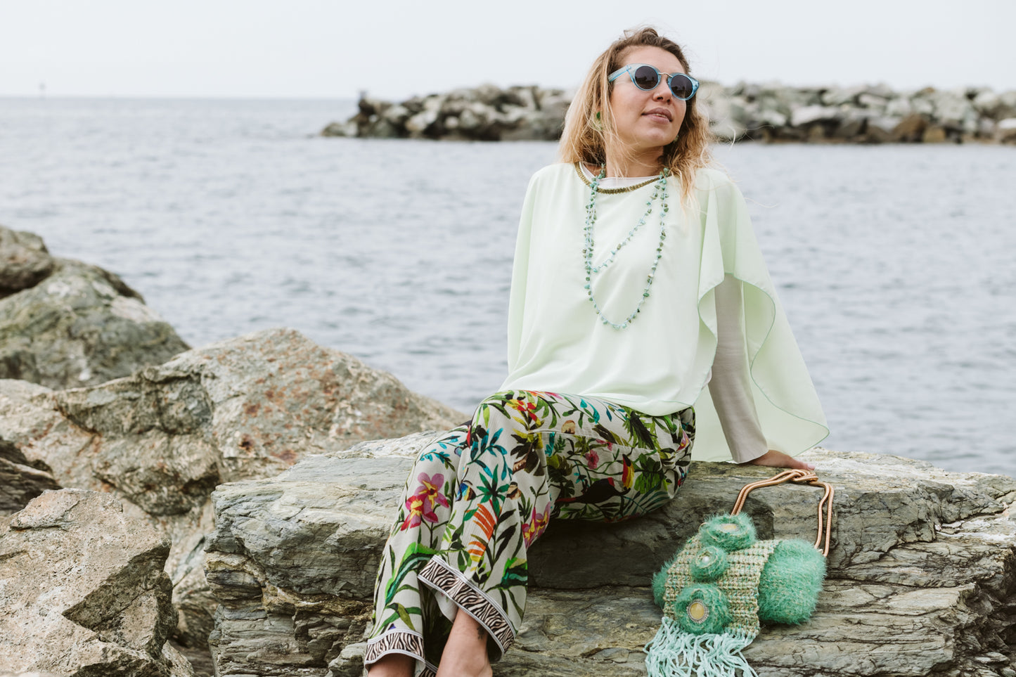 Poncho in tessuto leggero color latte menta - Slight fabric poncho in milk mint color