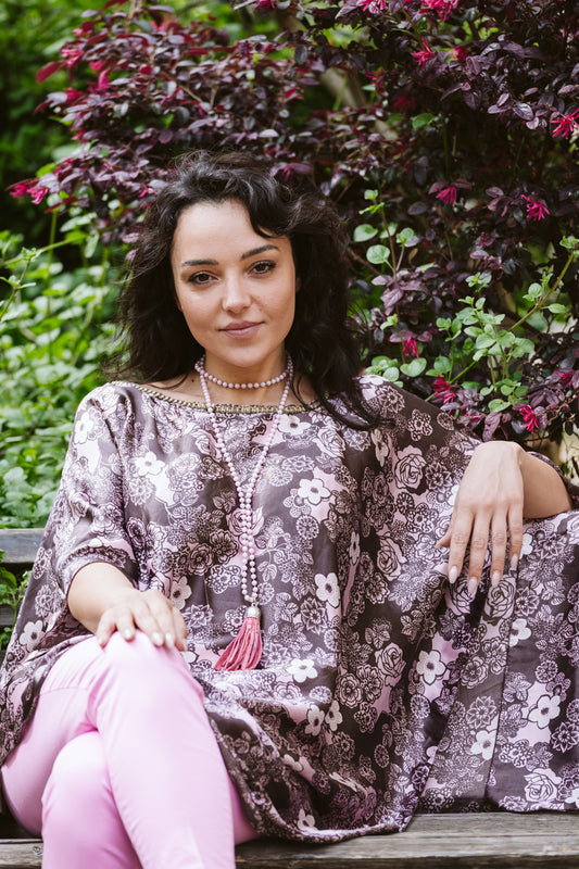 Poncho in raso con stampa floreale -  Floral printed satin poncho