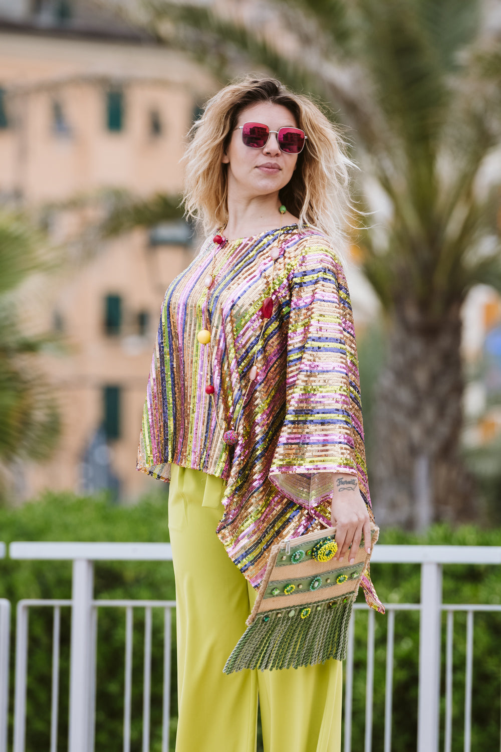 Poncho in tessuto paillettes multicolore - Multicoloured embroidered sequined fabric poncho