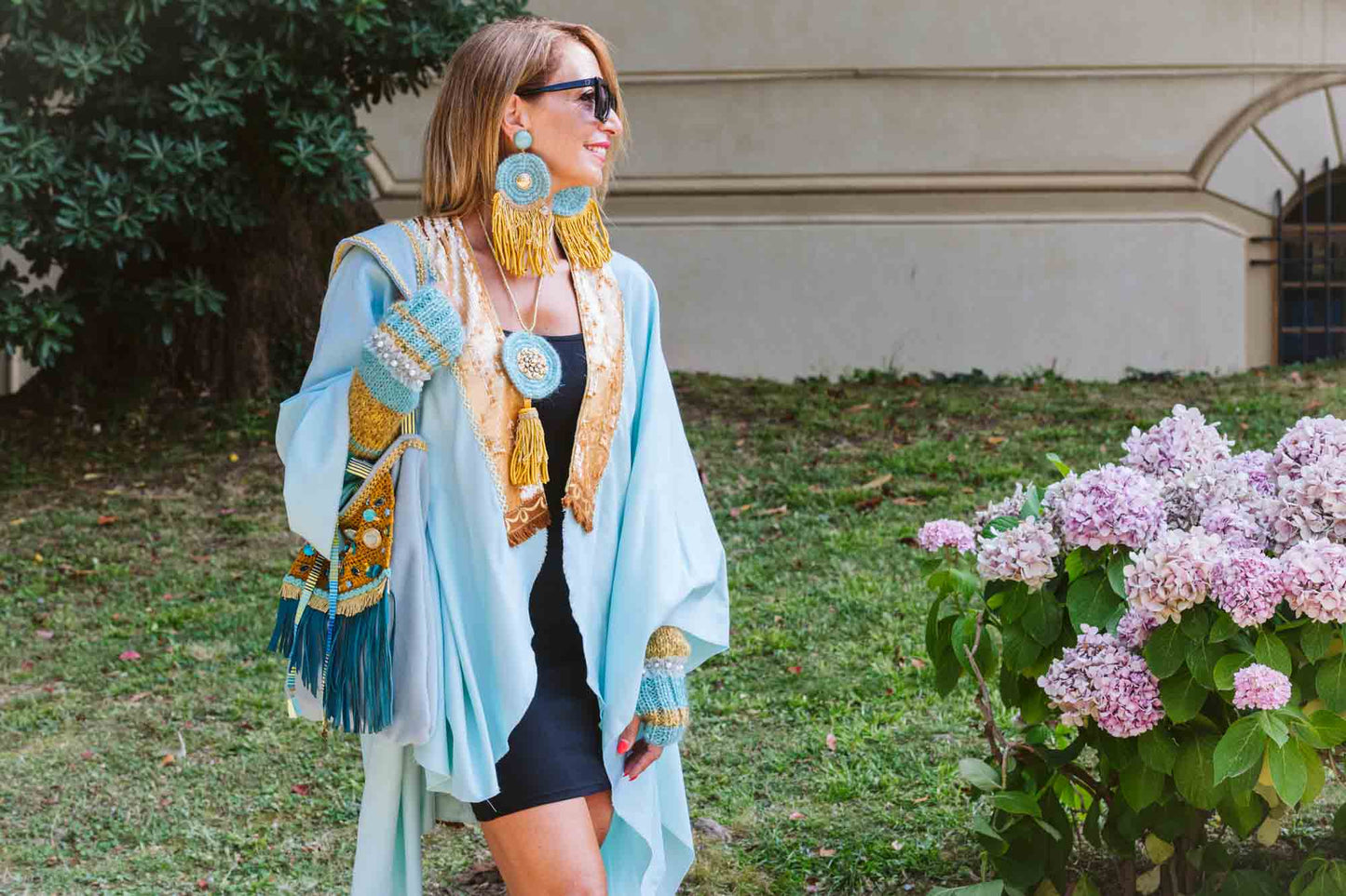 Mantella lana Tiffany inserti paillettes oro - Wool Tiffany cape with golden sequins details