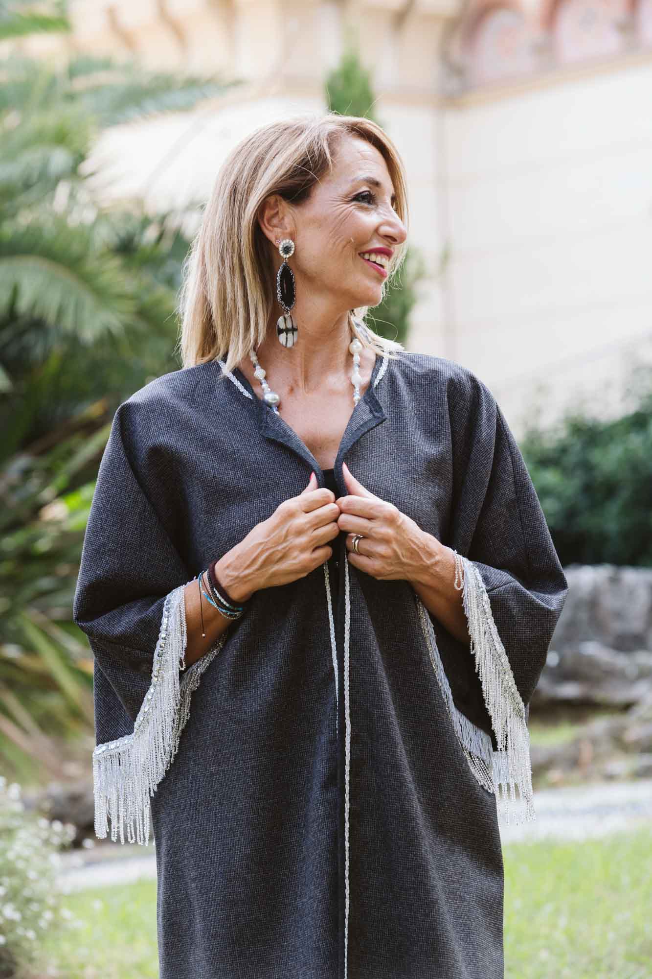 Kimono in lana con passamaneria gioiello - Wool kimono with jeweled trimmings