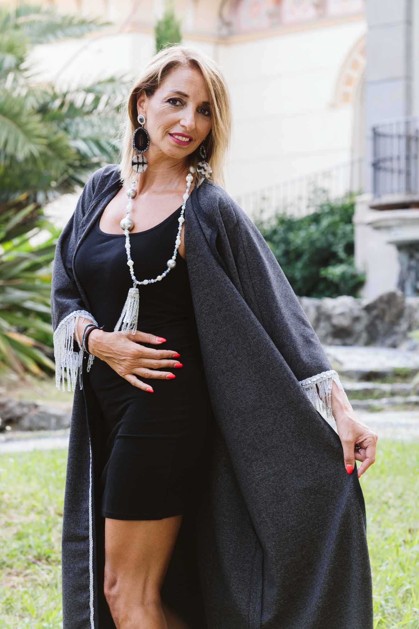 Kimono in lana con passamaneria gioiello - Wool kimono with jeweled trimmings