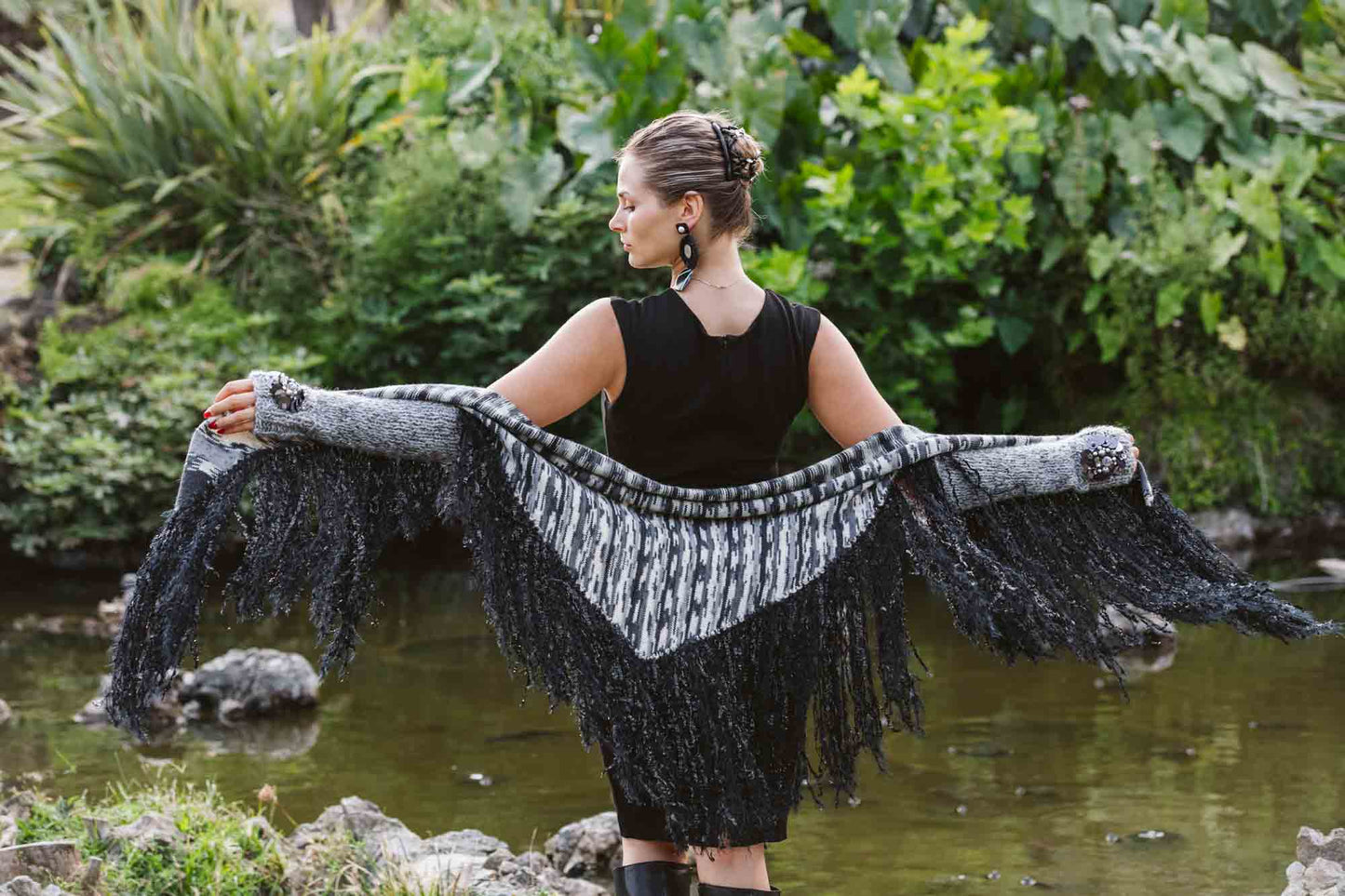 Scialle in lana merino - Merino black shawl