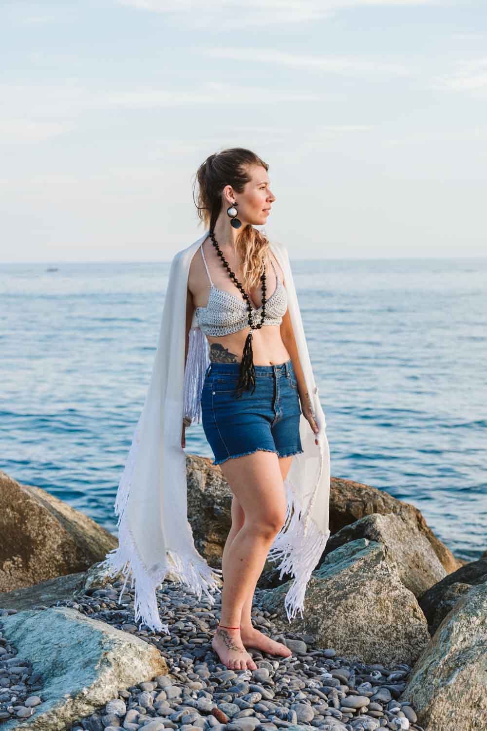 Scialle in viscosa bianco con frange - White viscose shawl with fringes