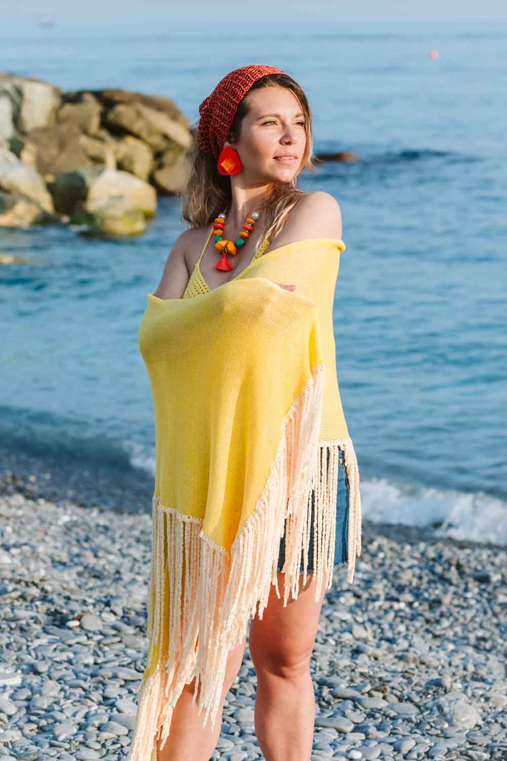 Scialle in viscosa giallo con frange - Yellow viscose shawl with fringes