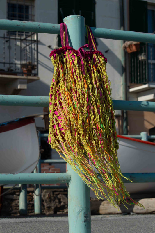 Sacca lana crochet con frange e fodera in seta rosa - Lime yellow wool crocheted bag with pink lining