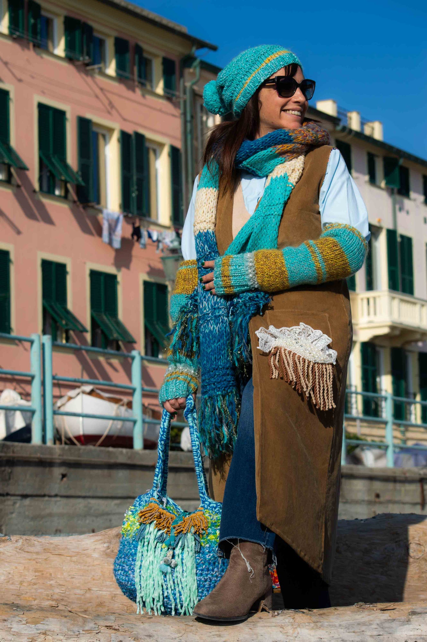 Borsa a sacca azzurra lavorata a crochet con frange - Big crocheted tote bag in light blue with fringes
