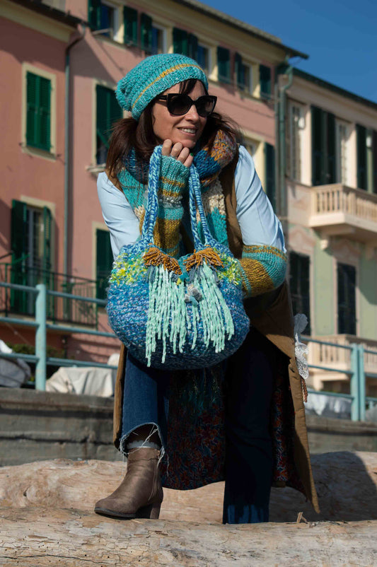 Borsa a sacca azzurra lavorata a crochet con frange - Big crocheted tote bag in light blue with fringes