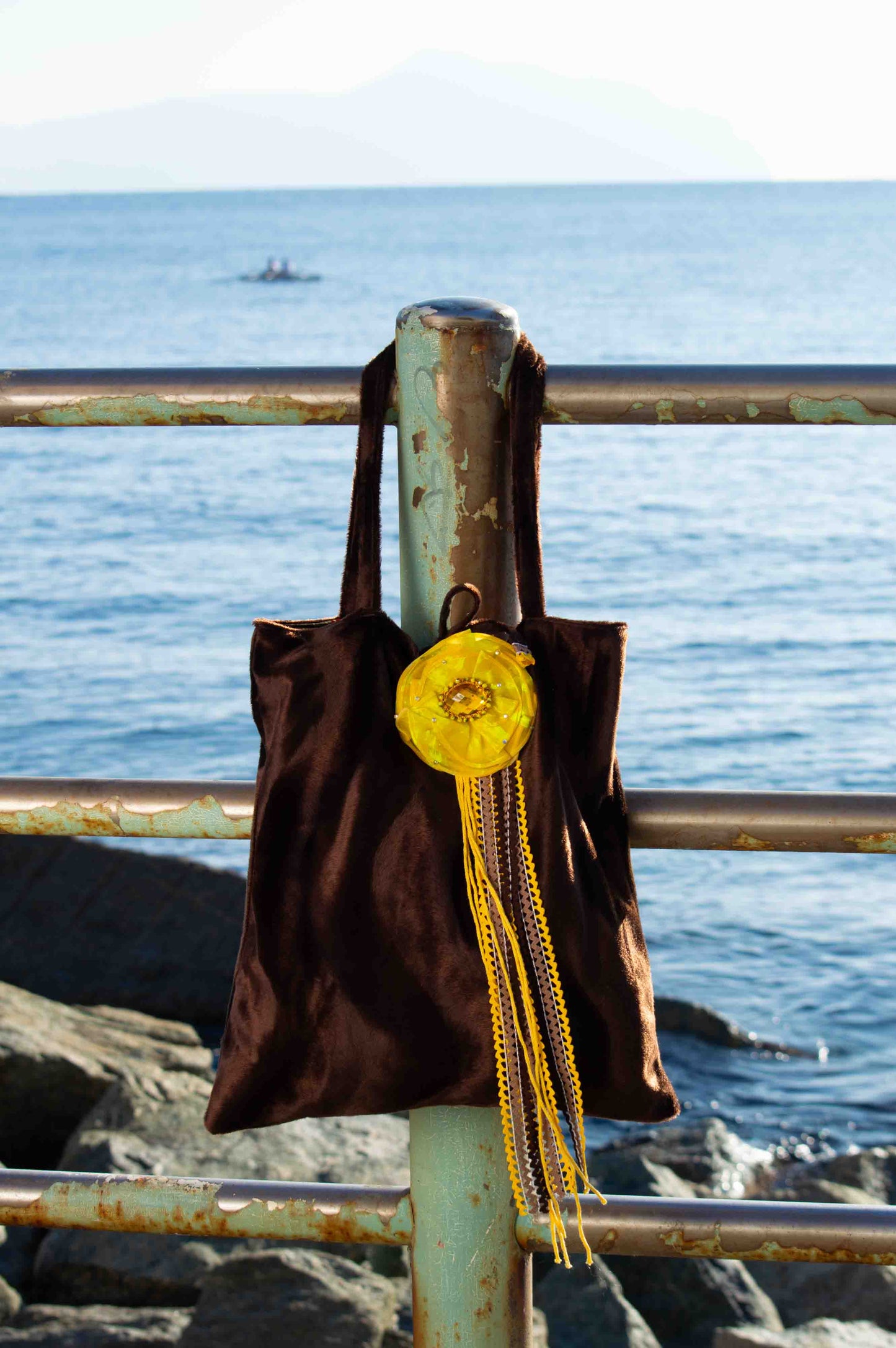 Borsa a spalla marrone in tessuto ecofur cavallino - Brown ponyskin-effect ecofurry fabric shoulder bag