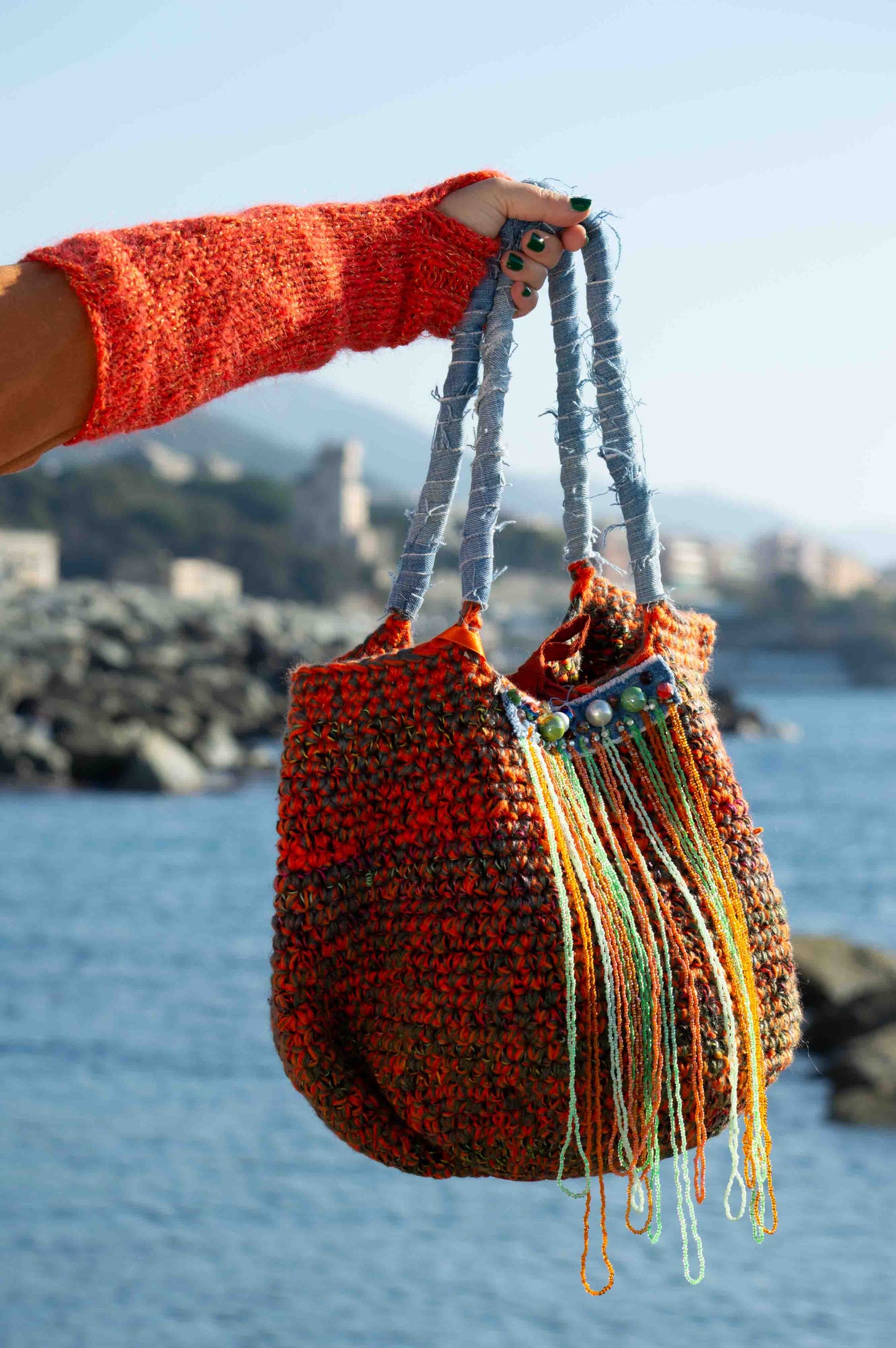 Borsa a sacca lavorata a crochet in lana arancione e verde - Crocheted tote bag in orange and green wool