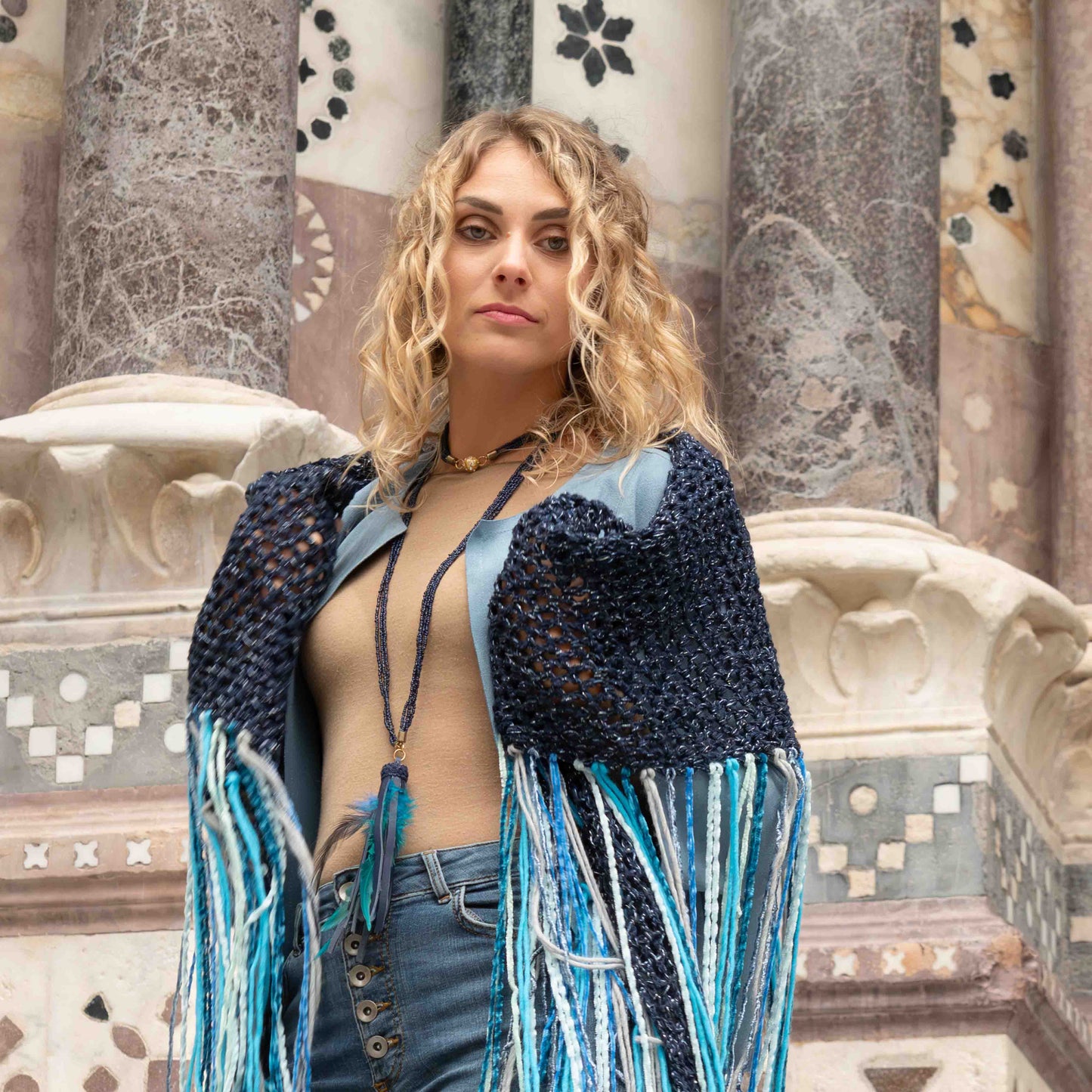 Collana perline blu e nappa in pelle upcycled - Blue beaded necklace with upcycled leather tassel