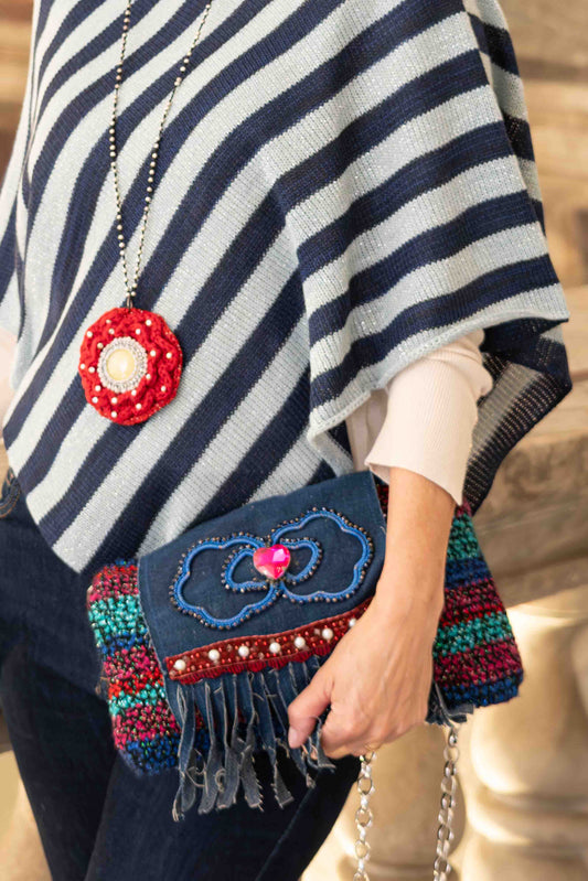 Collana con fiore rosso lavorato a crochet - Necklace with red crocheted flowered pendant