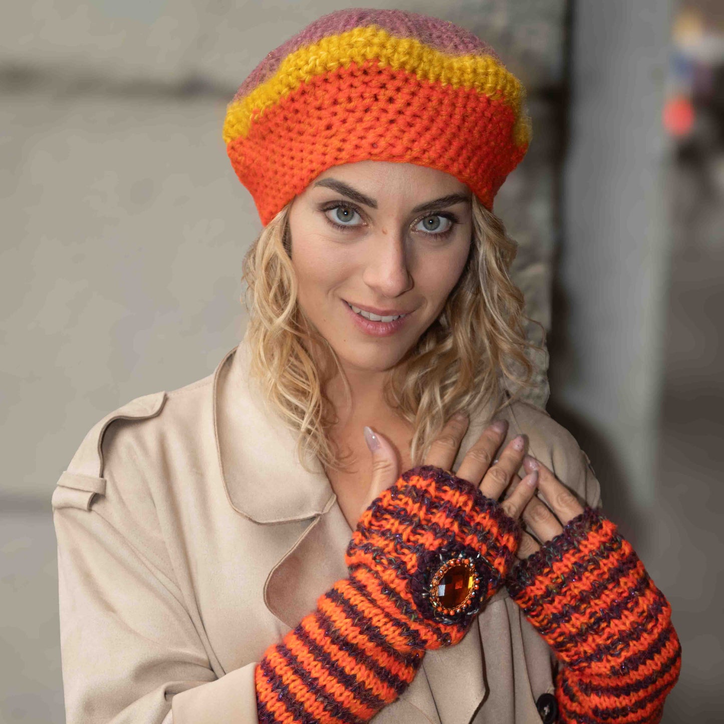 Mezzi guanti in lana a righe arancione e vinaccia - Orange and burgundy striped woolen half-gloves