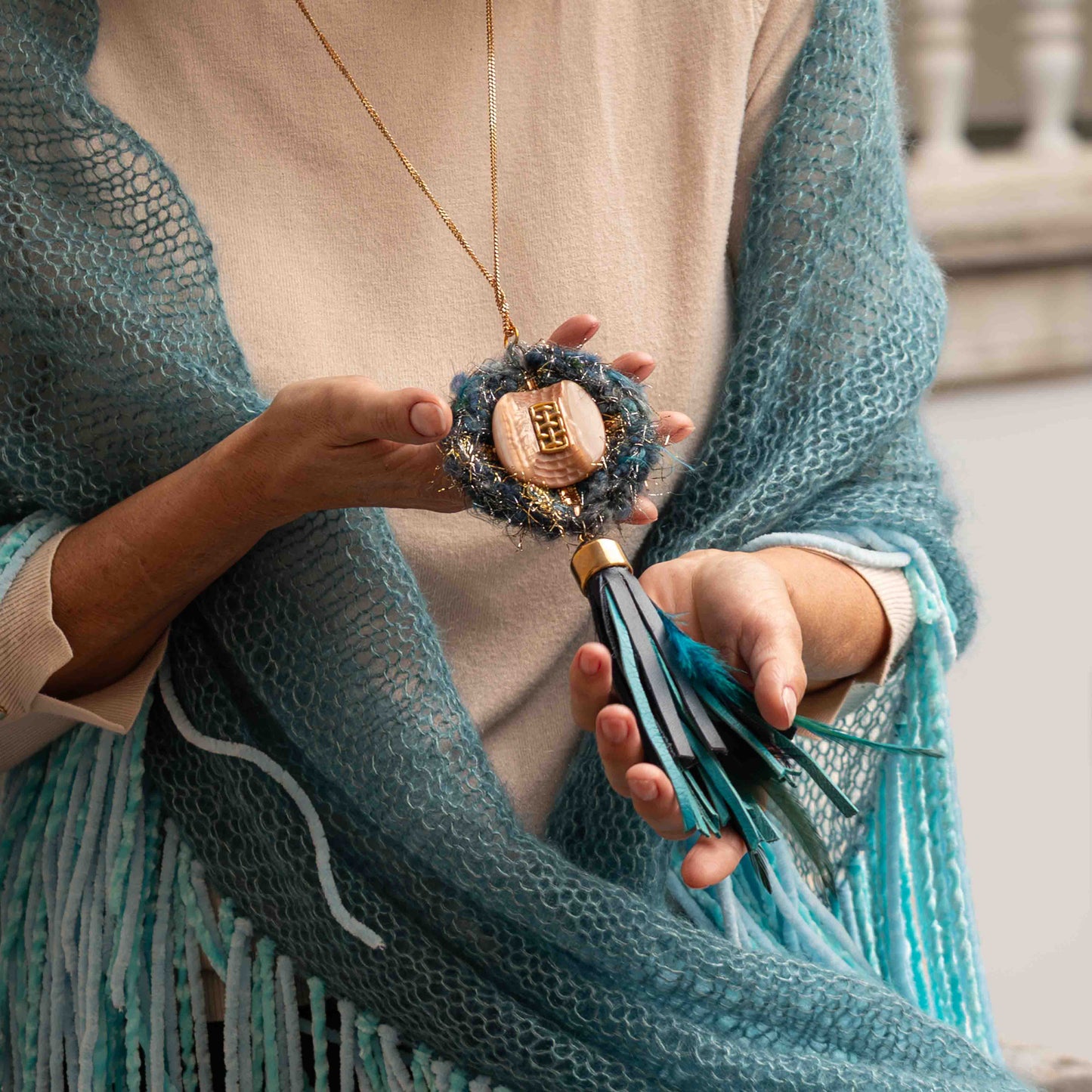 Collana con ciondolo in lana e nappa in pelle - Necklace with woolen pendant and leather tassel