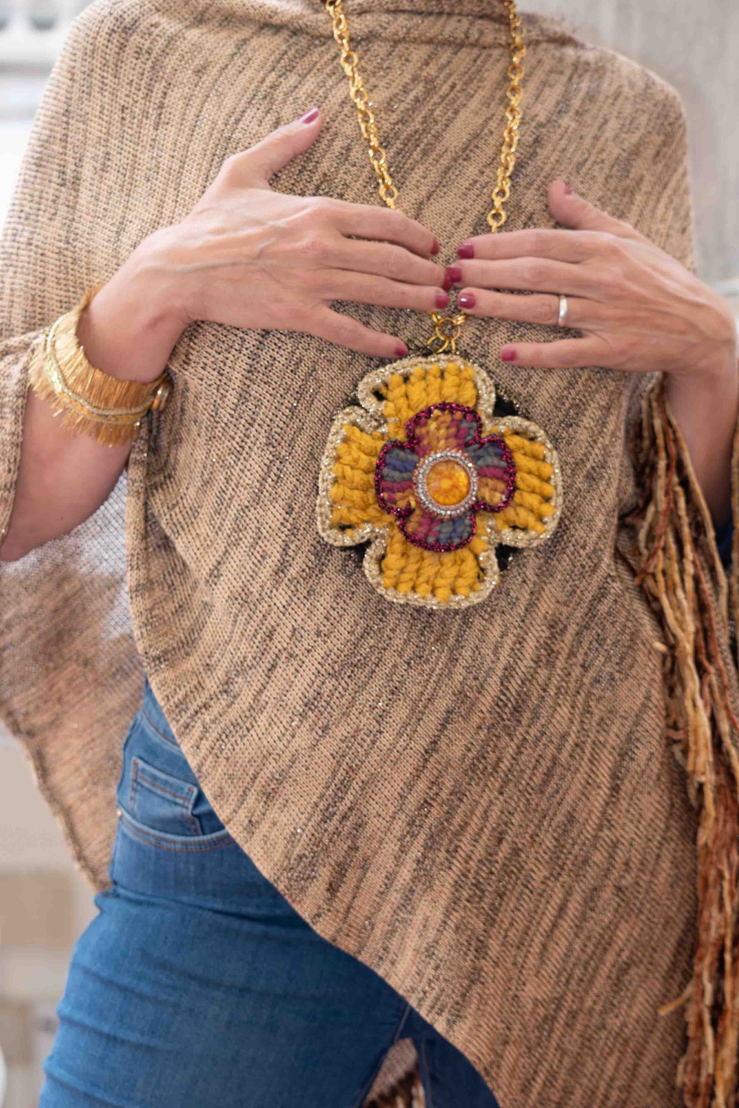 Collana con ciondolo a 3 fiori crochet - 3 flowered crocheted pendant necklace