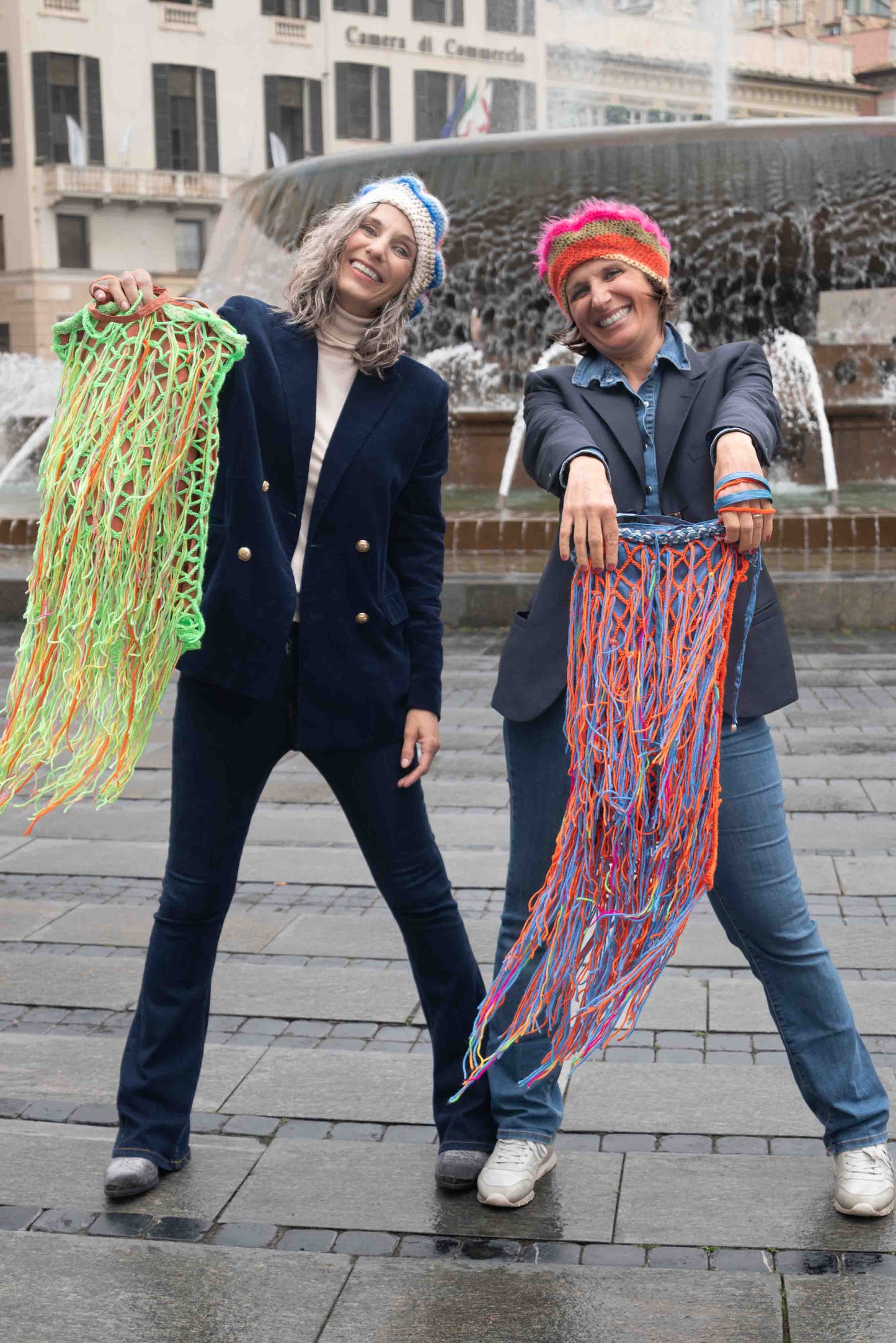 Sacca rete crochet in lana con frange e fodera in seta - Wool crocheted bag with fringes silk lining