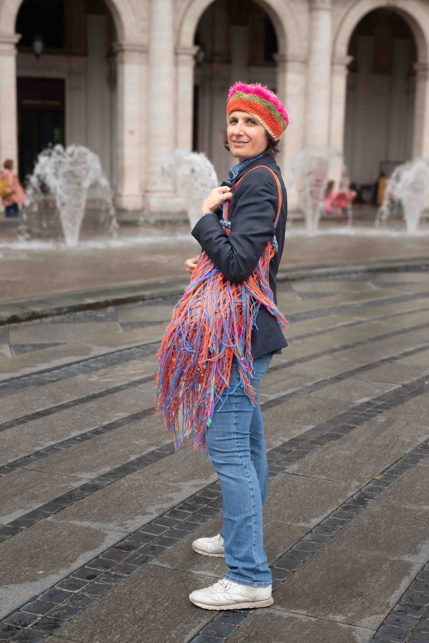 Sacca rete crochet in lana con frange e fodera in seta - Wool crocheted bag with fringes silk lining
