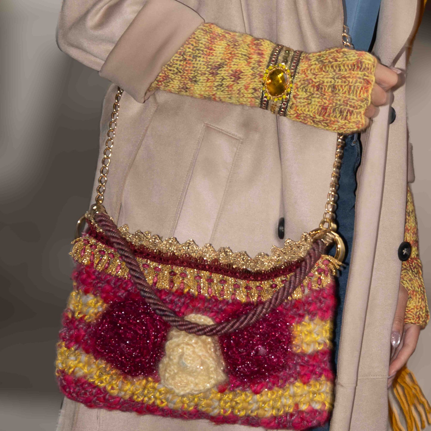 Pochette in lana lavorata a crochet a righe rosse e gialle - Red and yellow striped crocheted clutch bag